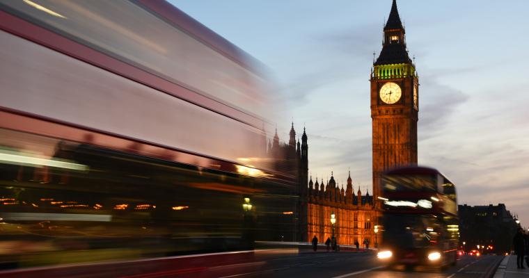 Big Ben und roter Doppeldecker