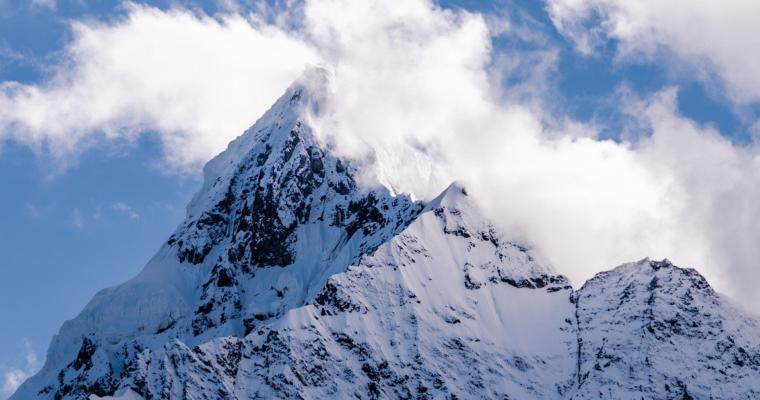 Schneebedeckte Berggipfel